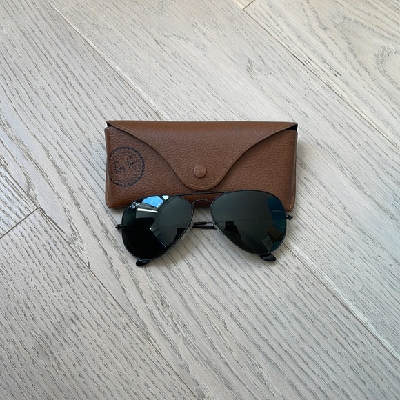 Ray-Ban black aviators with case - Picture 5 of 6